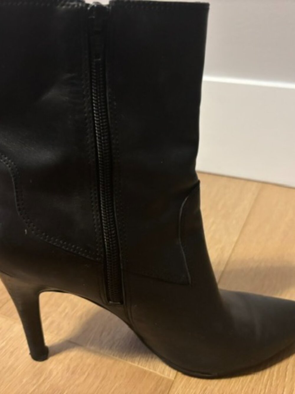Nine West Black Leather Pointed Toe Stiletto Ankle Boots – Size 7